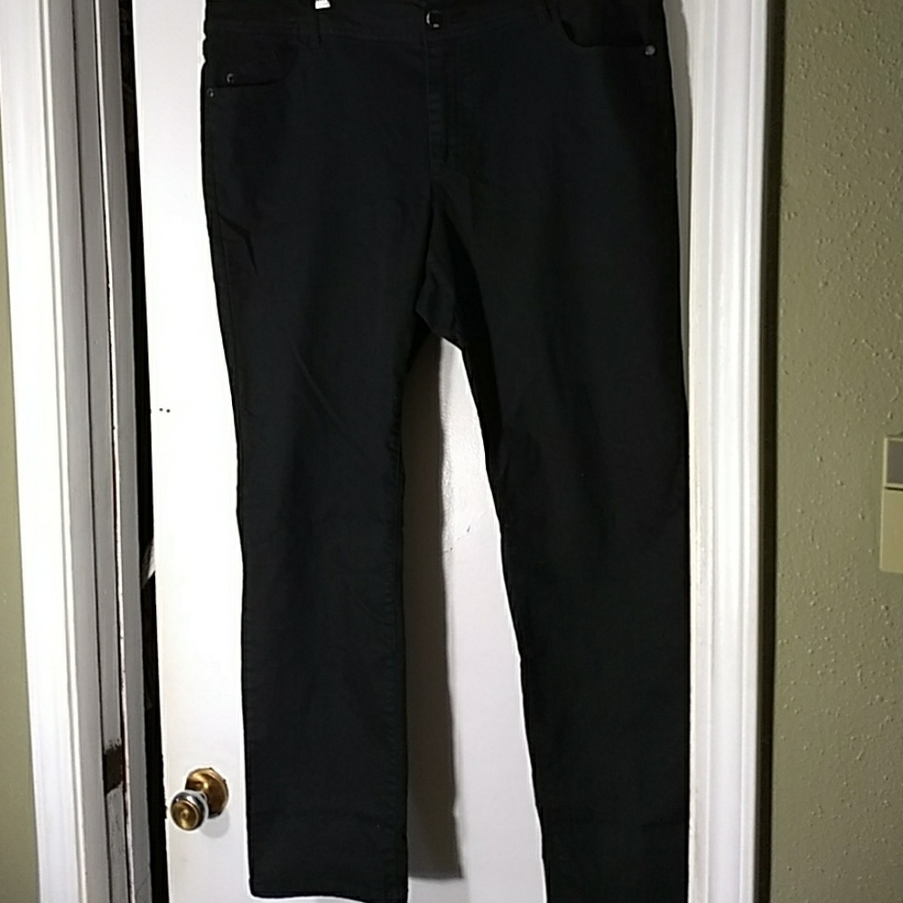 Elle Black Jeans NWOT 18
